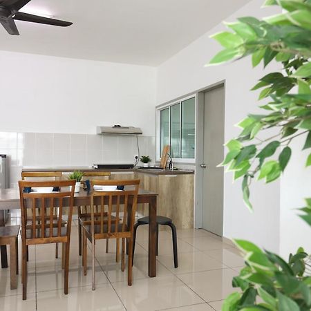 Cozy 3-Bedroom Condo With Pool - Сери-Кембанган Экстерьер фото