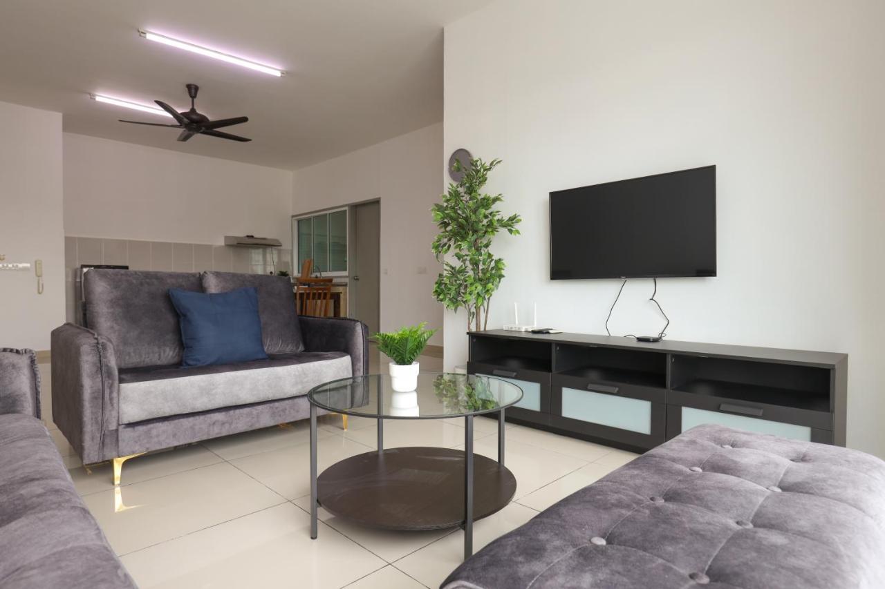 Cozy 3-Bedroom Condo With Pool - Сери-Кембанган Экстерьер фото