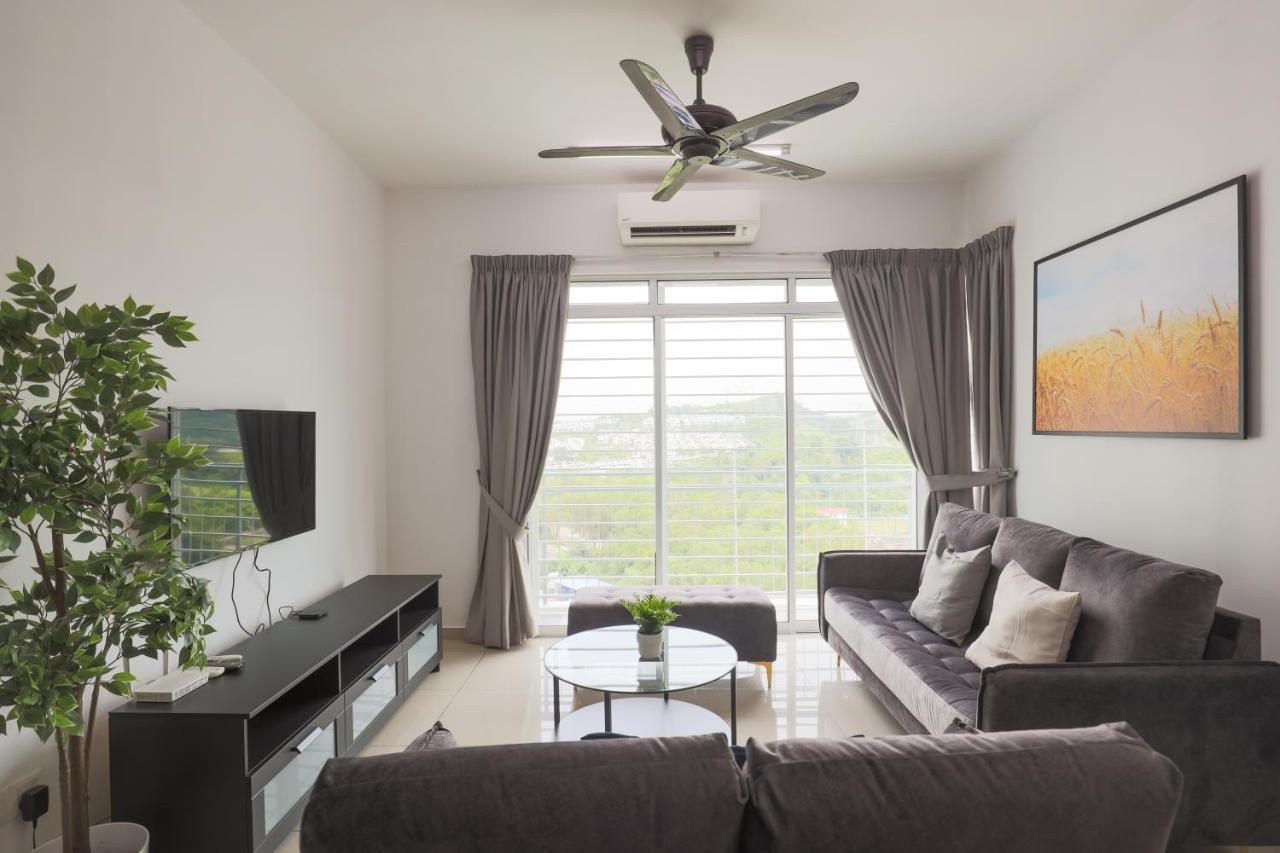 Cozy 3-Bedroom Condo With Pool - Сери-Кембанган Экстерьер фото