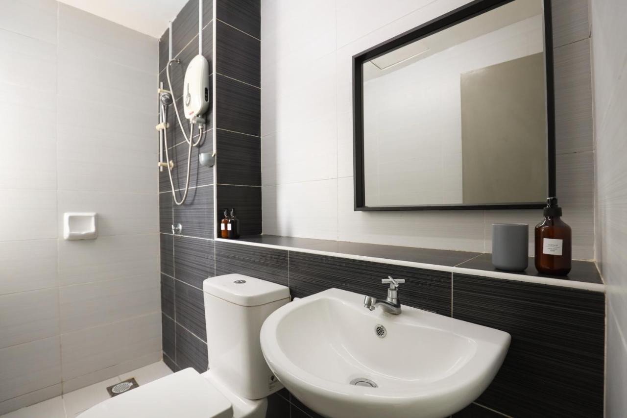 Cozy 3-Bedroom Condo With Pool - Сери-Кембанган Экстерьер фото