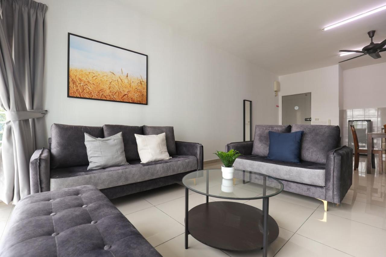 Cozy 3-Bedroom Condo With Pool - Сери-Кембанган Экстерьер фото