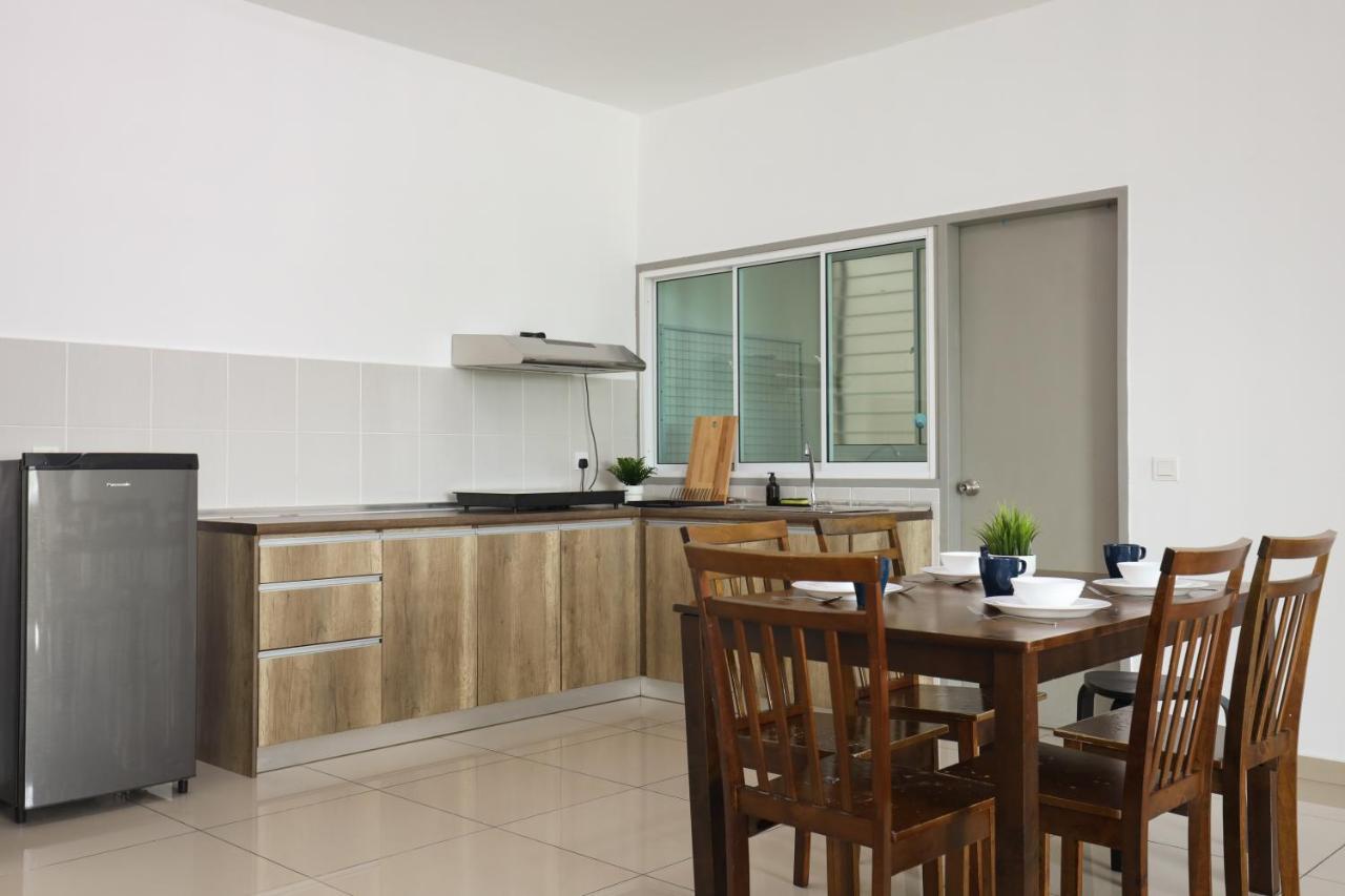 Cozy 3-Bedroom Condo With Pool - Сери-Кембанган Экстерьер фото