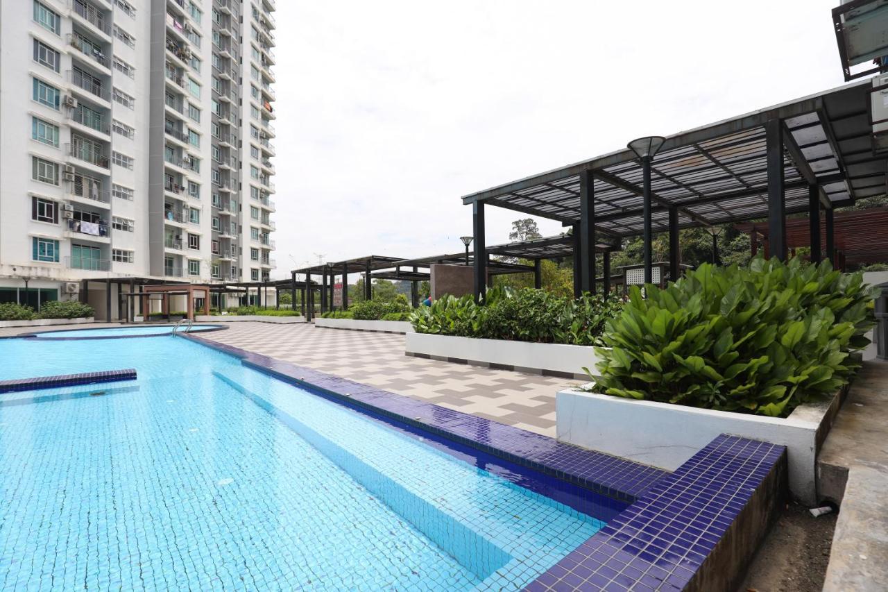 Cozy 3-Bedroom Condo With Pool - Сери-Кембанган Экстерьер фото