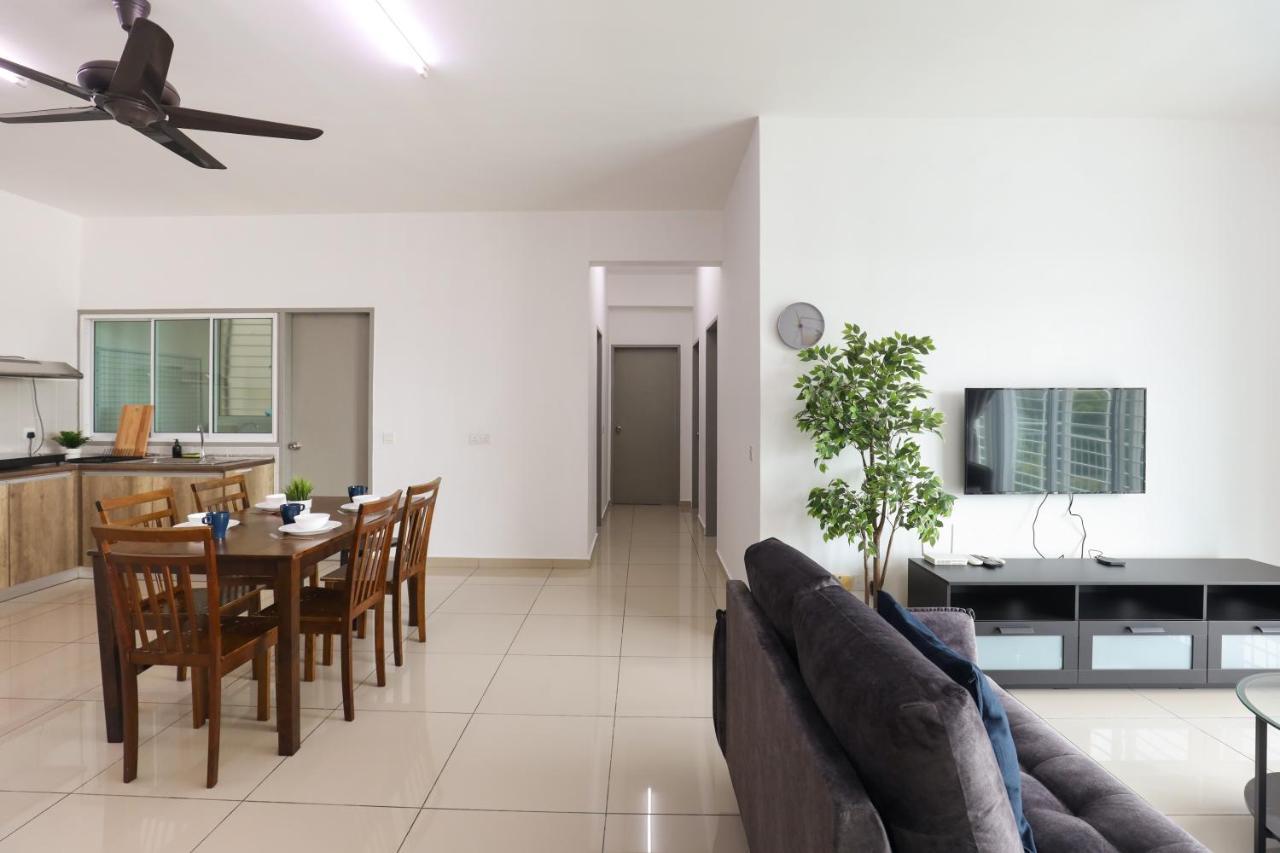 Cozy 3-Bedroom Condo With Pool - Сери-Кембанган Экстерьер фото