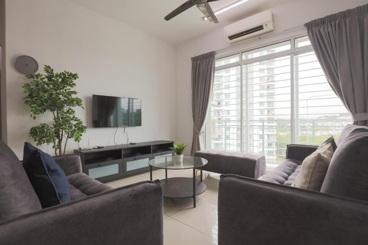 Cozy 3-Bedroom Condo With Pool - Сери-Кембанган Экстерьер фото